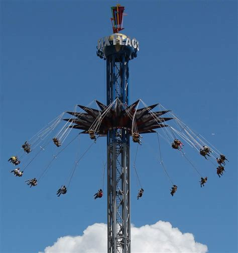 Juego en Six Flags se quedó atorado