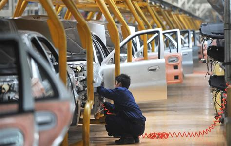 Estados Unidos prohíbe la importación de vehículos chinos