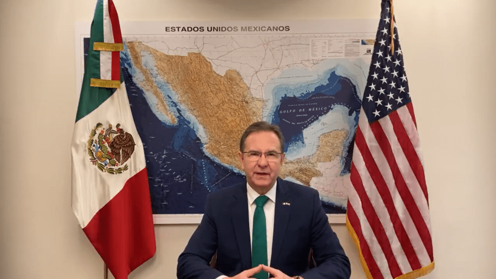 Esteban Moctezuma continuará como embajador de México