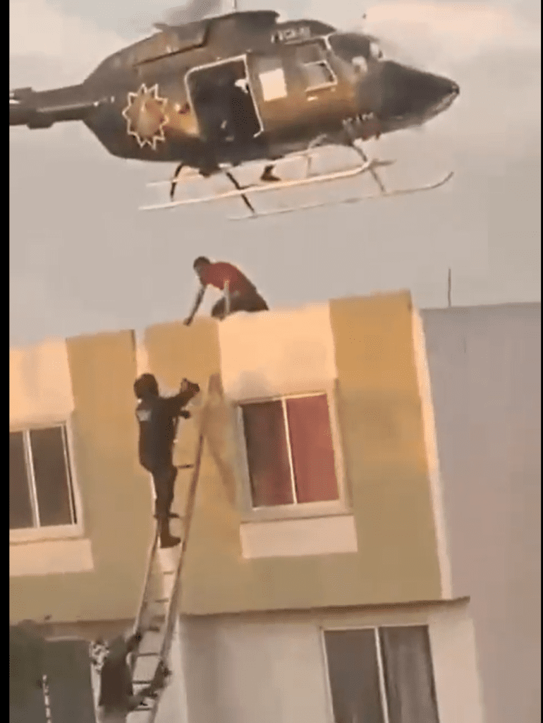 ¡Se lanzan desde un helicóptero! Policías de NL detienen a ladrón