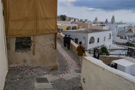 Grecia refuerza su plan de evacuación en Santorini
