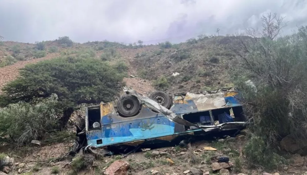 Tragedia en Bolivia: Más de 30 muertos tras caída de un autobús