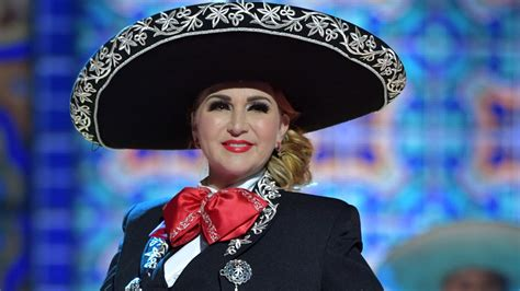 Alicia Villarreal denuncia a su esposo Cruz Martínez