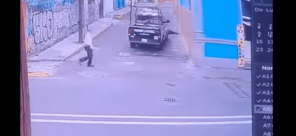 Captan momento en que patrulla arrolla a indigente en Toluca