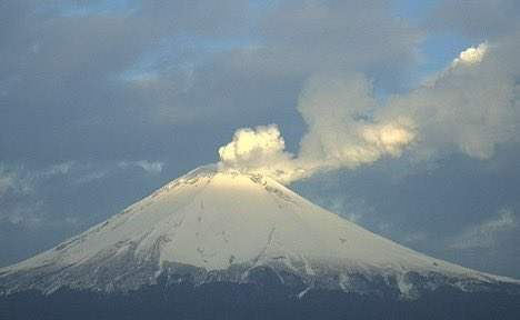Volcán Popocatépetl sorprende nevado hoy jueves 20 de febrero de 2025
