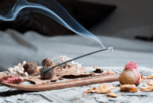 El humo del incienso es tóxico: conoce los riesgos