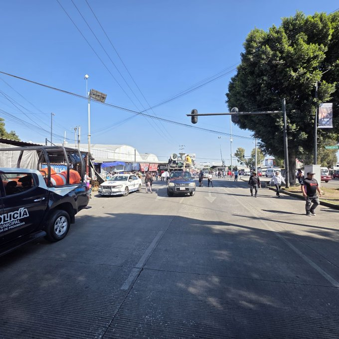 Manifestación provoca cierre del Bulevar Norte en Puebla