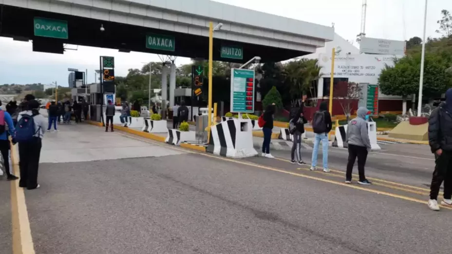 Cierre parcial en la autopista Tehuacán-Oaxaca por bloqueo