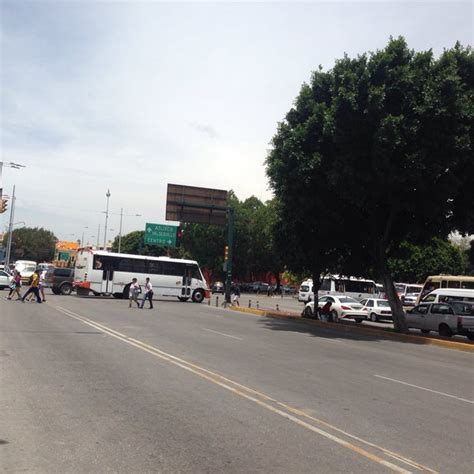 Manifestación provoca cierres viales en el Bulevar 5 de Mayo