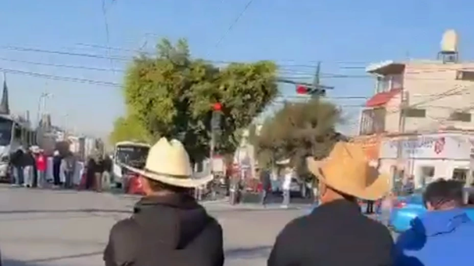 Bloqueo en Avenida Las Torres y Bulevar Valsequillo en Puebla causa caos vial este 10 de febrero