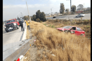 Auto abandonado en Cuautlancingo