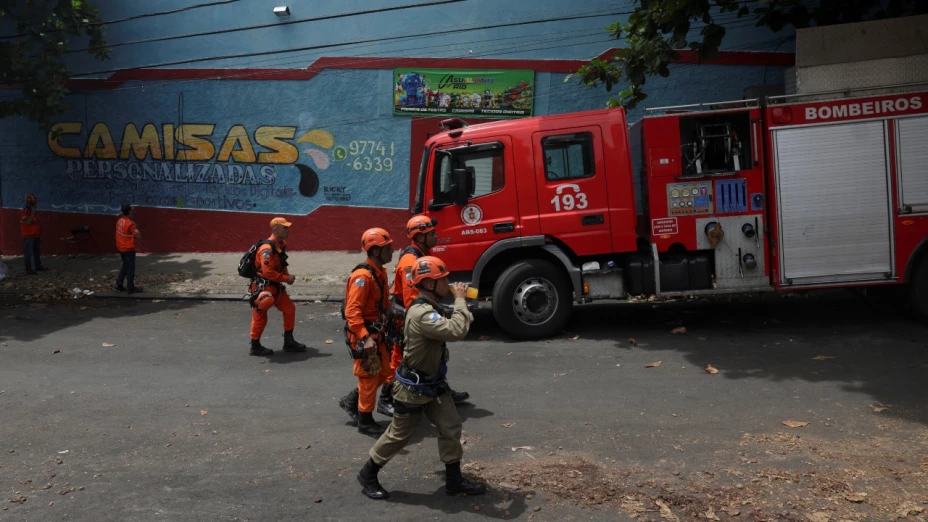 Incendio arrasa con fábrica de ropa para el Carnaval de Río