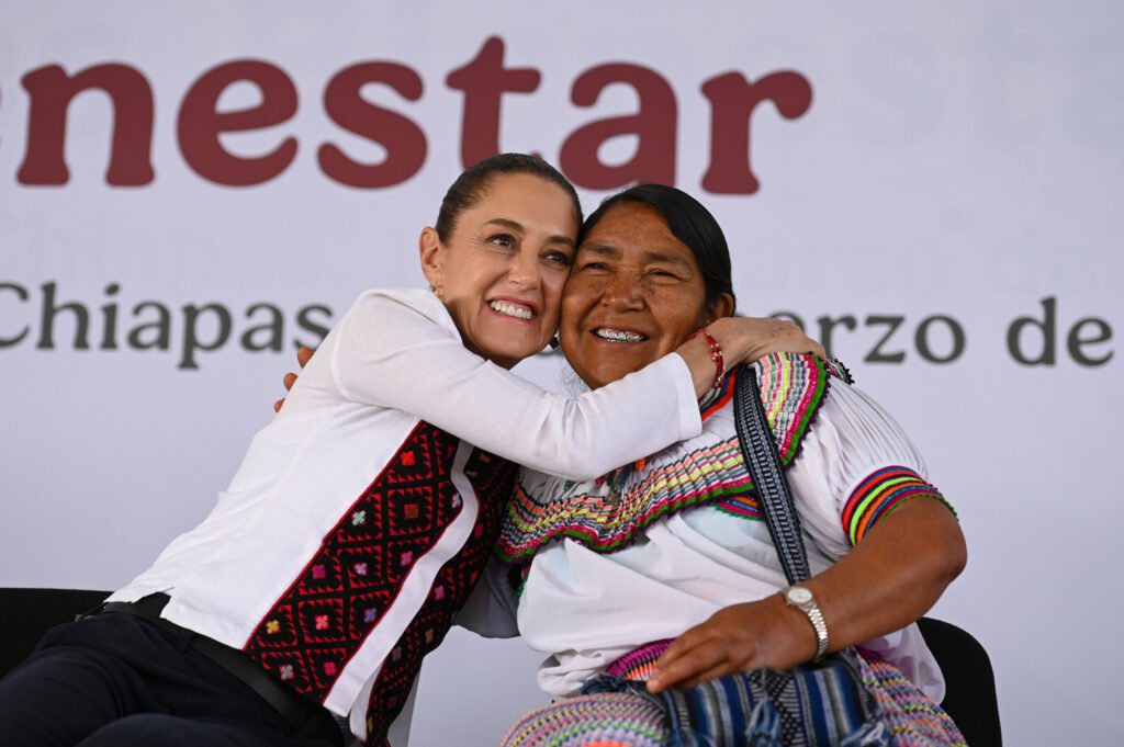 Claudia Sheinbaum promete convertir a México en el país más democrático