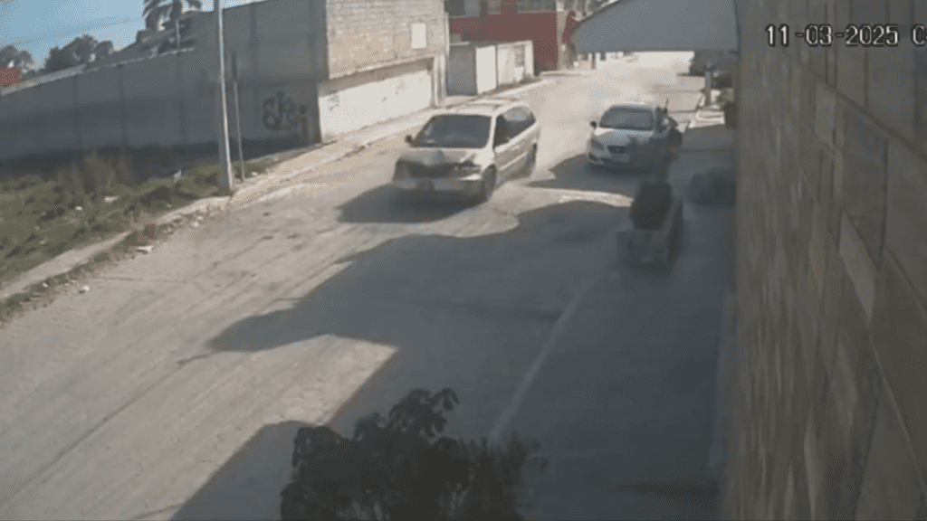 Conductor arrolla a mujer y bebé en la Central de Abasto de Puebla