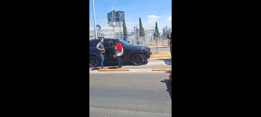 Estudiantes de Contaduría de la BUAP bloquean bulevar Valsequillo