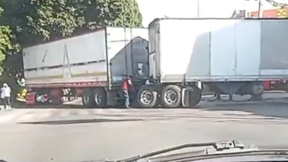 Caos vial en el Bulevar 5 de Mayo en Puebla