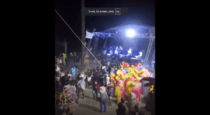 Colapsa escenario durante carnaval