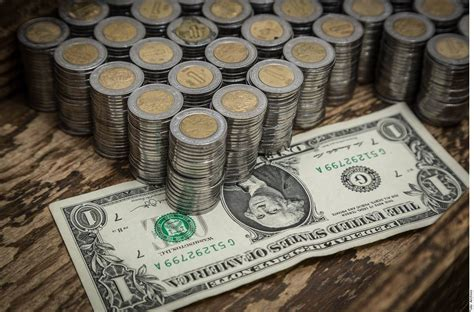 El dólar baja frente al peso mexicano este 7 de marzo de 2025