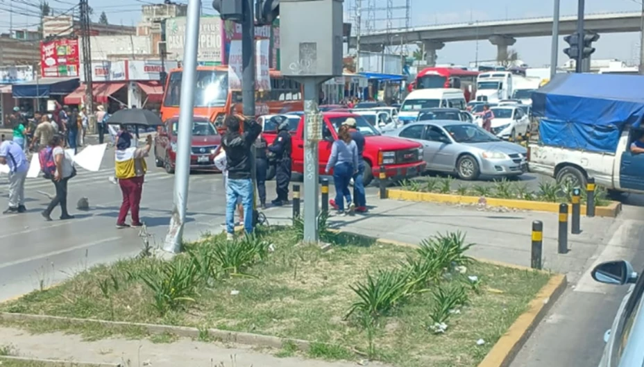 Bloqueo en el crucero de San Felipe Hueyotlipan en Puebla hoy