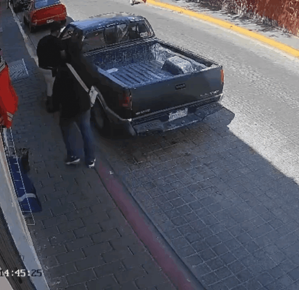 Como por arte de magia: roban camioneta en Cholula en segundos