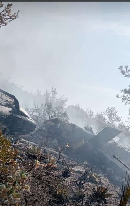 Helicóptero se desploma en Coahuila mientras combatía incendios forestales; ocho personas resultan heridas