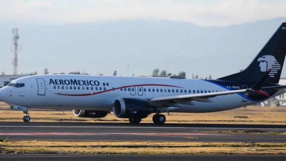 Aterriza de emergencia avión de Aeroméxico