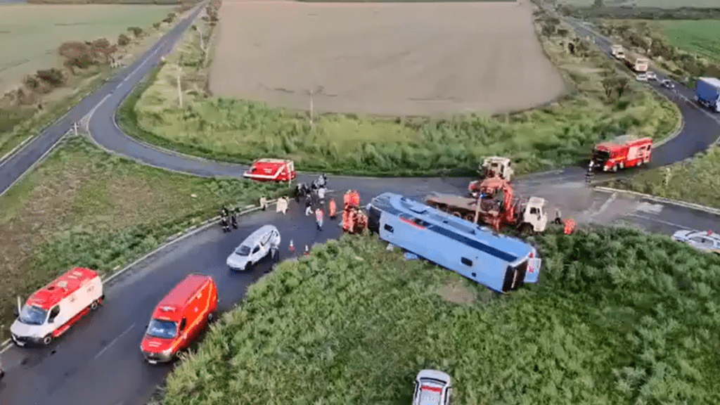 Tragedia en Brasil: Autobús se vuelca y deja 10 muertos, incluidos dos niños