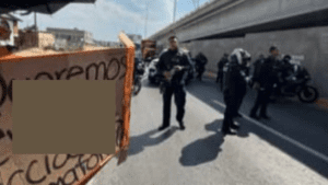 Bloqueo en la Vía Corta a Santa Ana genera caos vial en Puebla