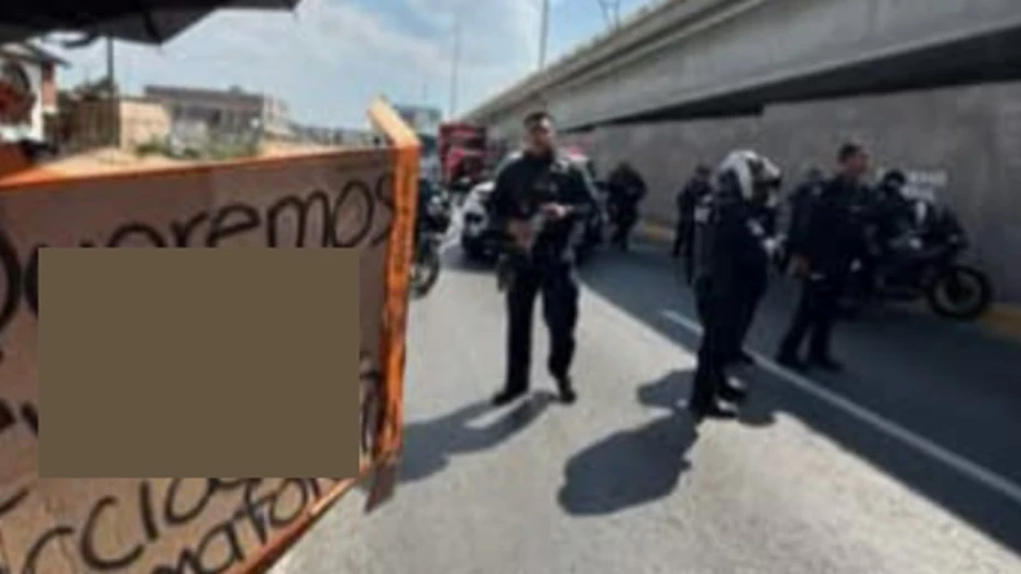Bloqueo en la Vía Corta a Santa Ana genera caos vial en Puebla
