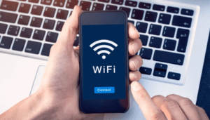 ¿Por qué debes desactivar el WiFi de tu celular al salir de casa?