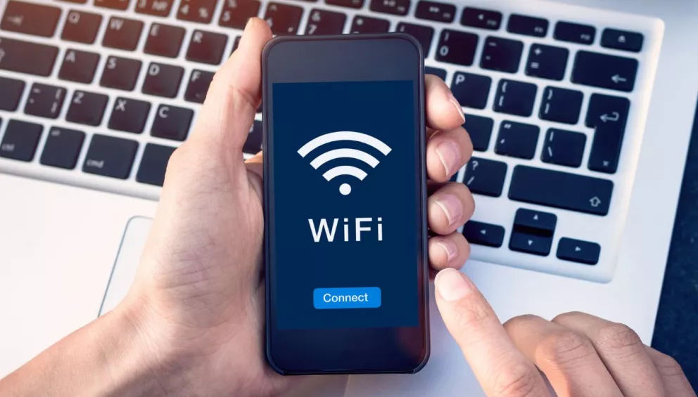 ¿Por qué debes desactivar el WiFi de tu celular al salir de casa?