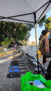 Tensión en Puebla: asistentes se enfrentan por lugares