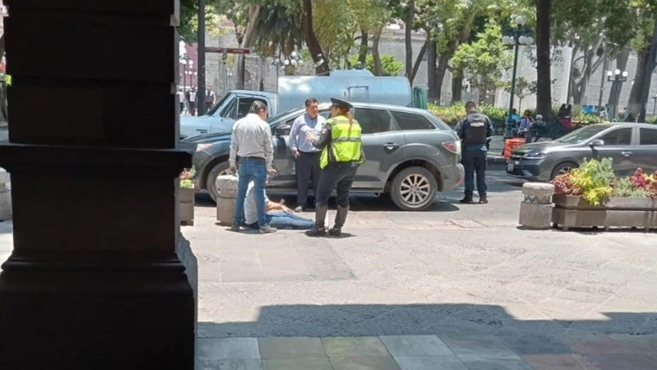 Persona atropellada frente al Zócalo de Puebla provoca cierre vial