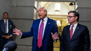 Tensión en el Congreso de EE.UU.: Trump insiste en gravar remesas