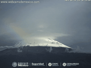 Arcoíris junto al Popocatépetl sorprende a Puebla