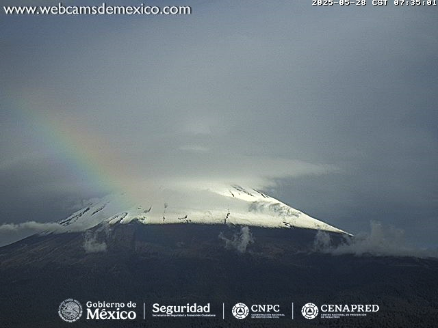 Arcoíris junto al Popocatépetl sorprende a Puebla