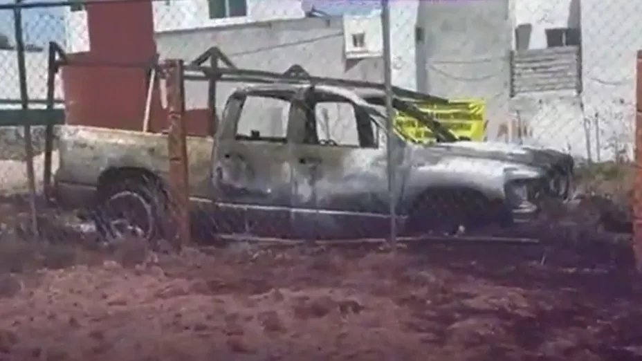 Incendio en Cuautlancingo consume camioneta tras quema de pastizales