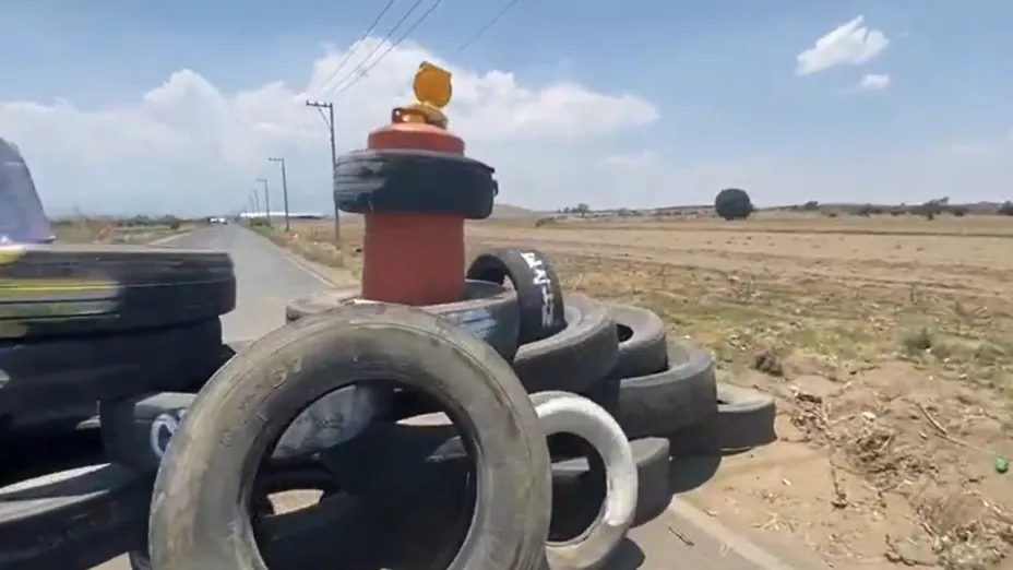 Cierre de la carretera estatal San Andrés Calpan-San Pedro Cholula