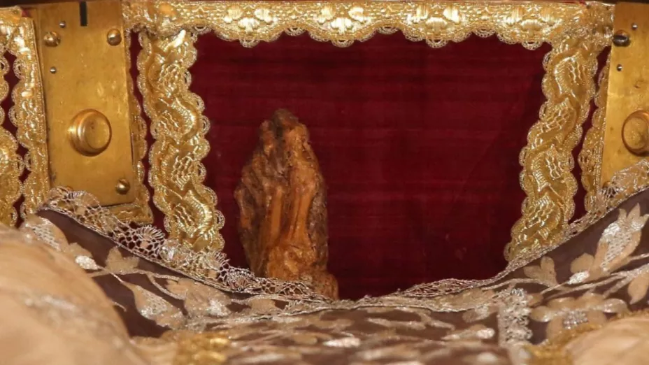 Exhiben cuerpo de Santa Teresa de Jesús por primera vez en 111 años