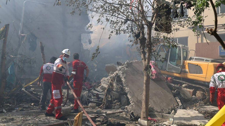 Irán promete respuesta “más fuerte” mientras Israel intensifica