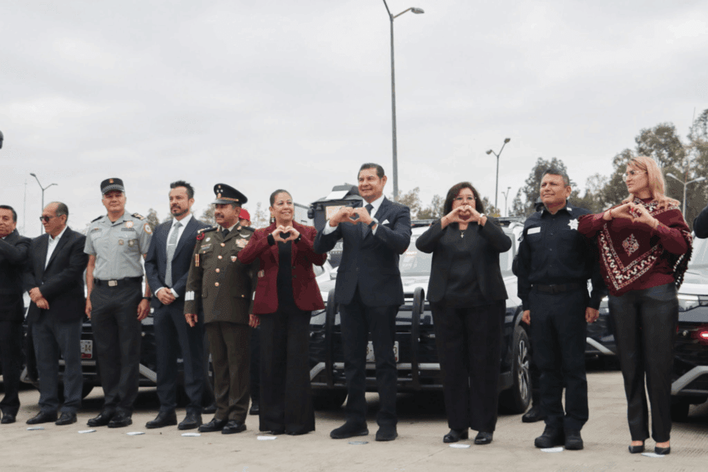 Gobierno de Puebla entrega 100 patrullas