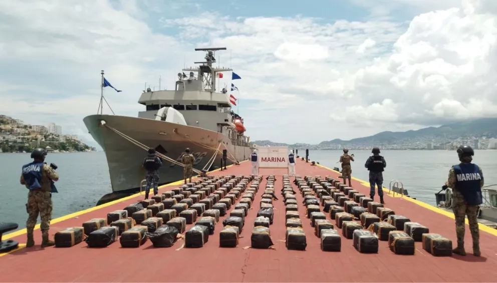 Golpe millonario al narco: Marina decomisa 3.5 toneladas