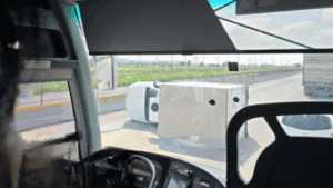 Volcadura en la autopista Puebla‑Orizaba
