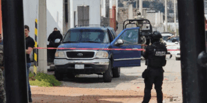 Asesinan a balazos a un hombre dentro de su camioneta
