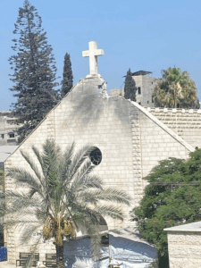 Israel bombardea la única iglesia católica en Gaza