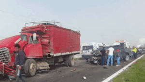 Cierre total en la carretera Los Reyes-Zacatepec por accidente