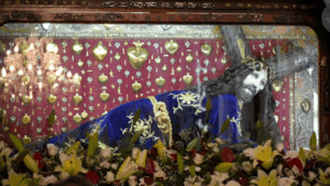 Fieles celebran al Señor de las Maravillas en Puebla