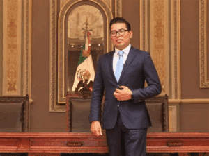 Néstor Camarillo rompe con el PRI en Puebla