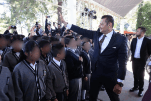 Armenta impulsa instalación de paneles solares en escuelas