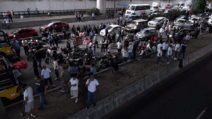 Transportistas del Edomex bloquean Periférico